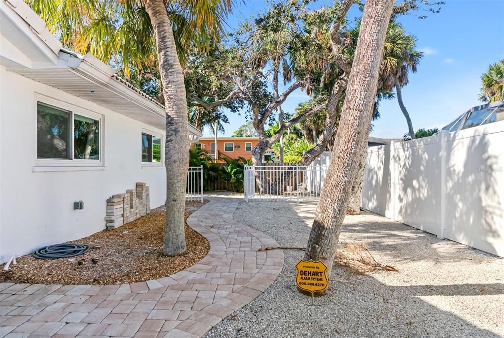 For Sale: $1,000,000 (4 beds, 2 baths, 1859 Square Feet)