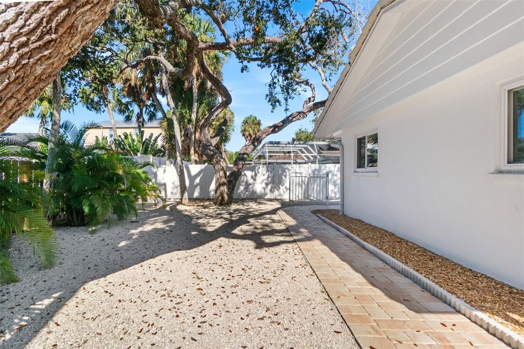 For Sale: $1,000,000 (4 beds, 2 baths, 1859 Square Feet)