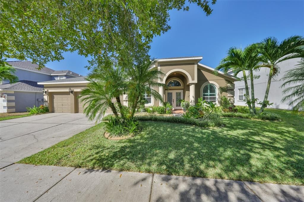 Activo con contrato: $455,000 (4 camas, 3 baños, 2581 Pies cuadrados)