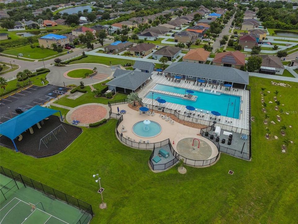 Activo con contrato: $455,000 (4 camas, 3 baños, 2581 Pies cuadrados)