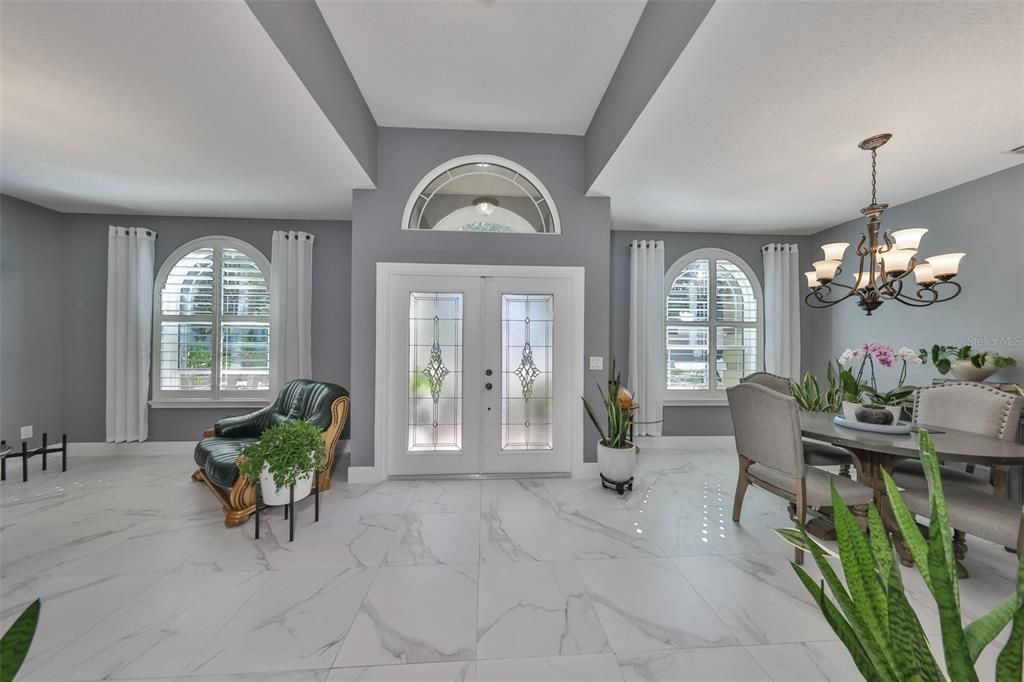 Activo con contrato: $455,000 (4 camas, 3 baños, 2581 Pies cuadrados)