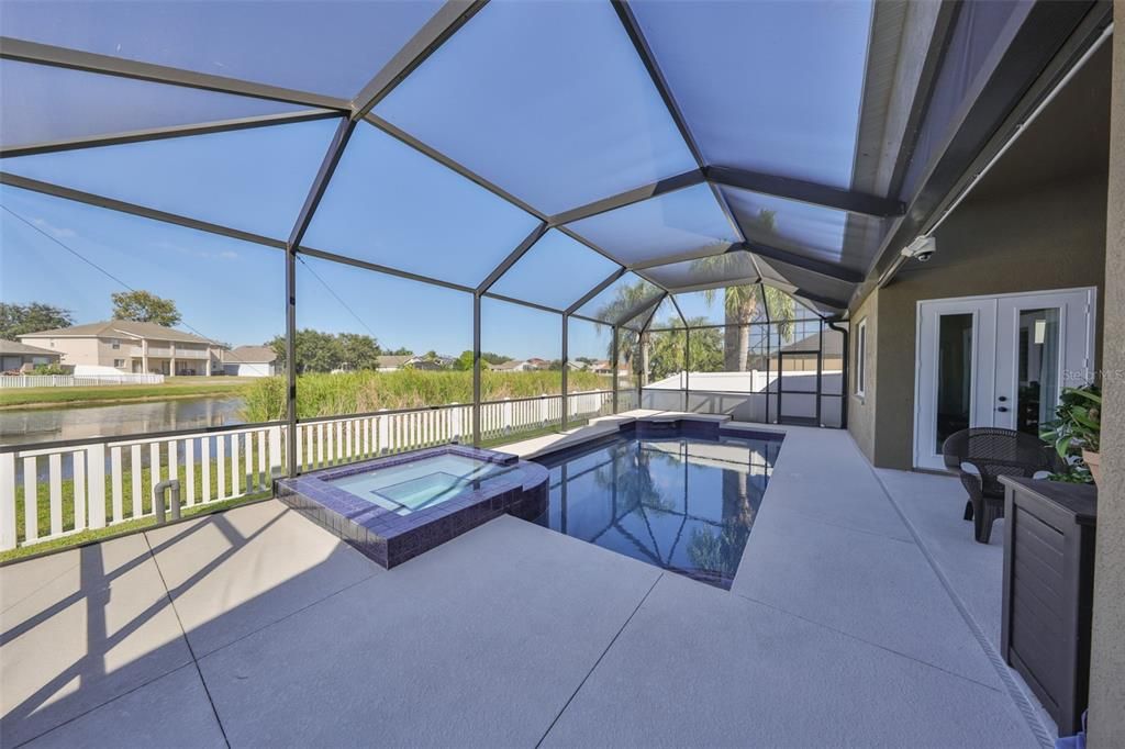 Activo con contrato: $455,000 (4 camas, 3 baños, 2581 Pies cuadrados)