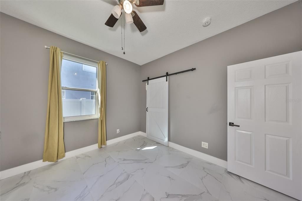 Activo con contrato: $455,000 (4 camas, 3 baños, 2581 Pies cuadrados)