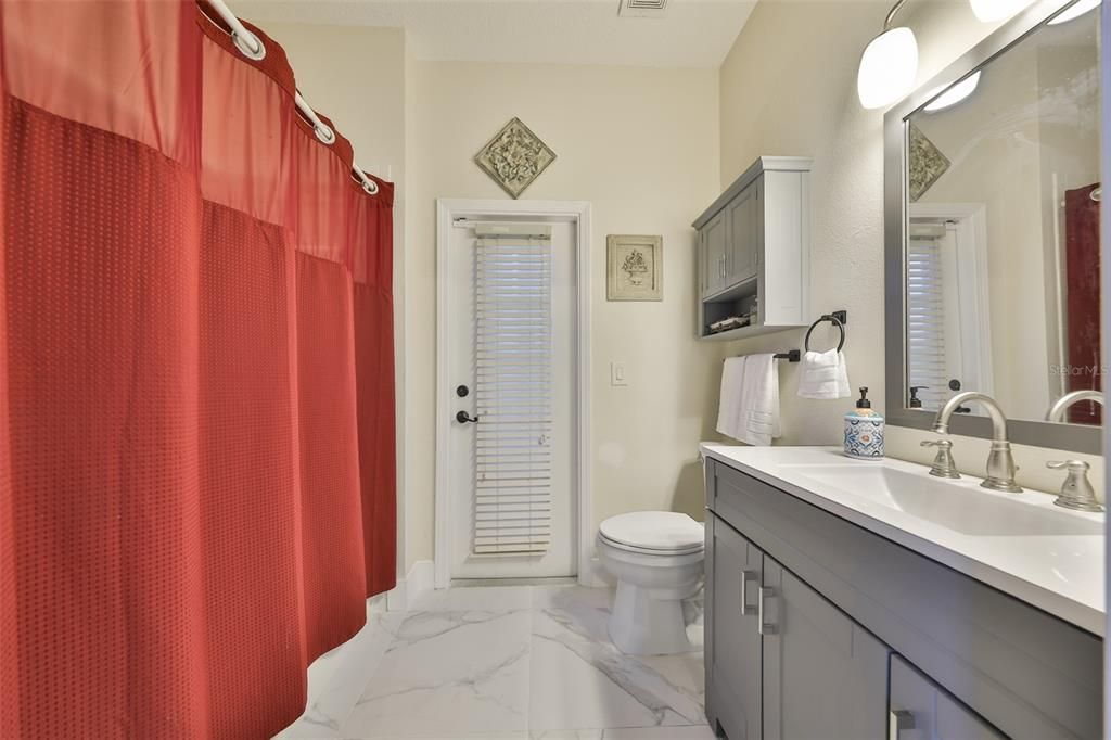 Activo con contrato: $455,000 (4 camas, 3 baños, 2581 Pies cuadrados)