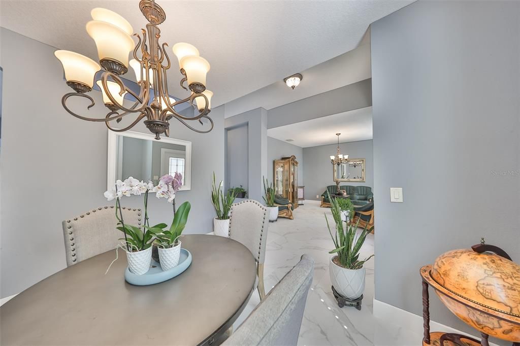 Activo con contrato: $455,000 (4 camas, 3 baños, 2581 Pies cuadrados)