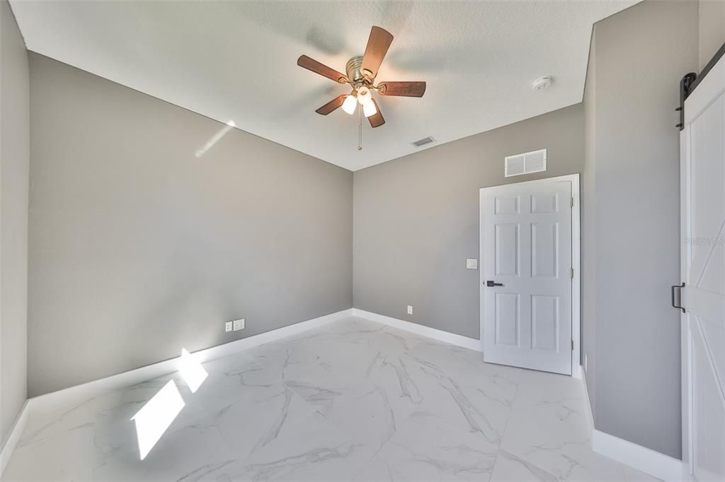 Activo con contrato: $455,000 (4 camas, 3 baños, 2581 Pies cuadrados)