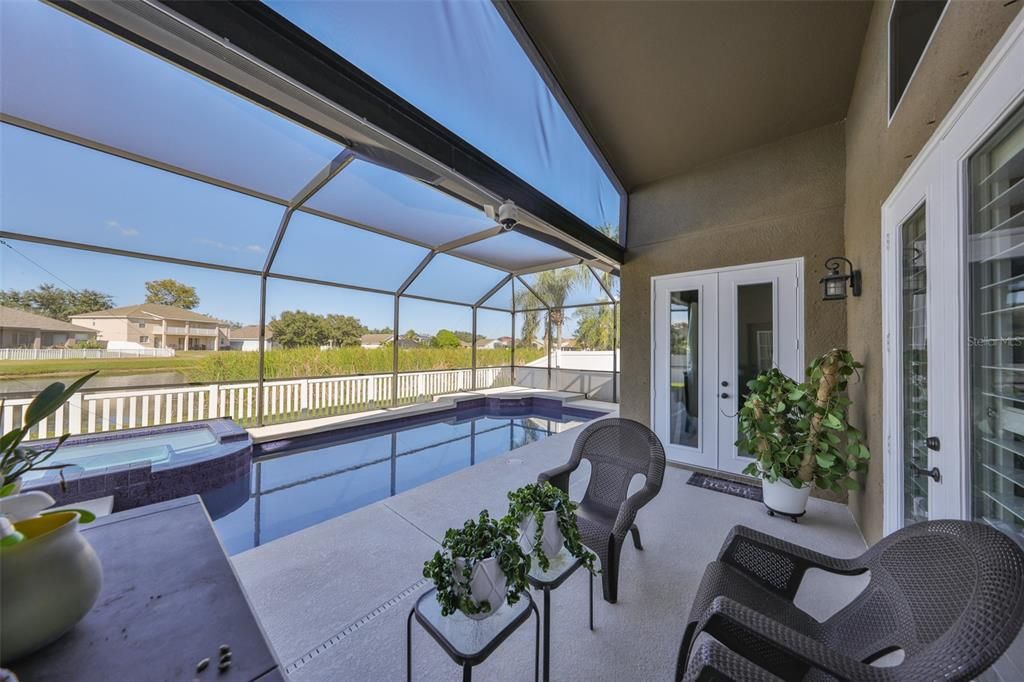 Activo con contrato: $455,000 (4 camas, 3 baños, 2581 Pies cuadrados)