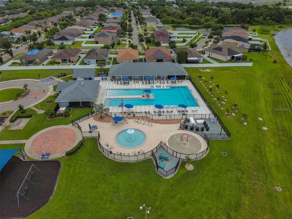 Activo con contrato: $455,000 (4 camas, 3 baños, 2581 Pies cuadrados)