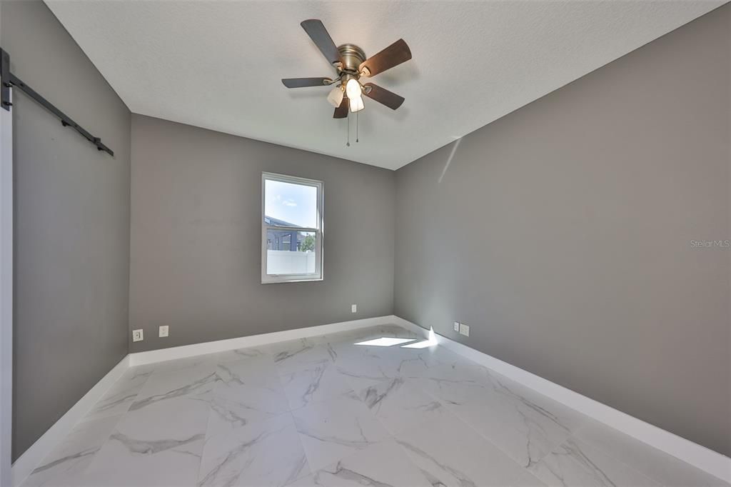 Activo con contrato: $455,000 (4 camas, 3 baños, 2581 Pies cuadrados)