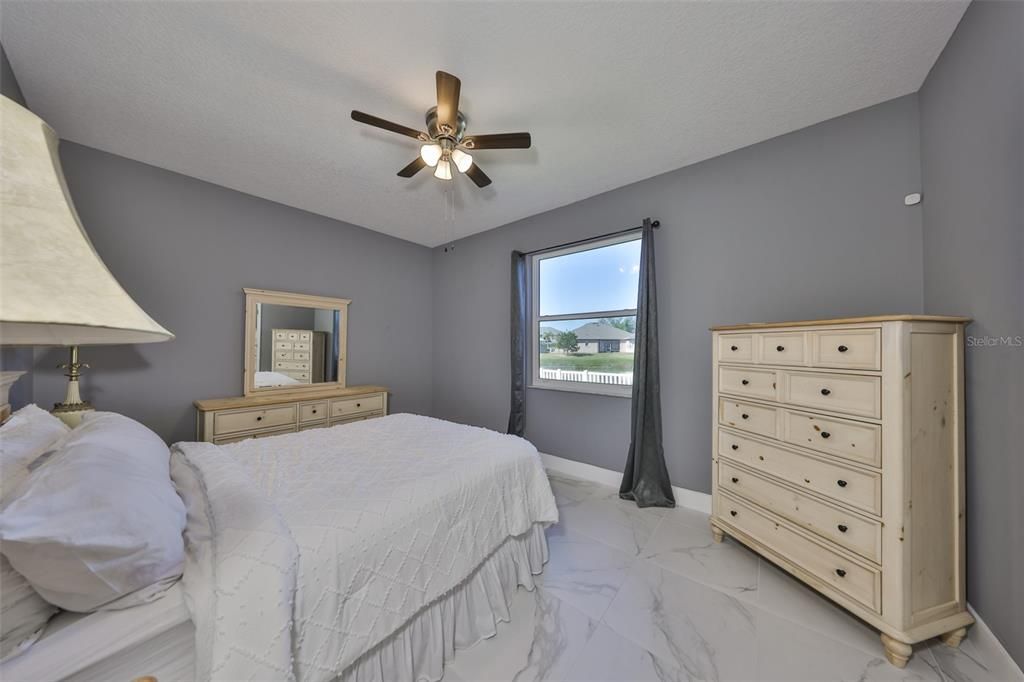 Activo con contrato: $455,000 (4 camas, 3 baños, 2581 Pies cuadrados)