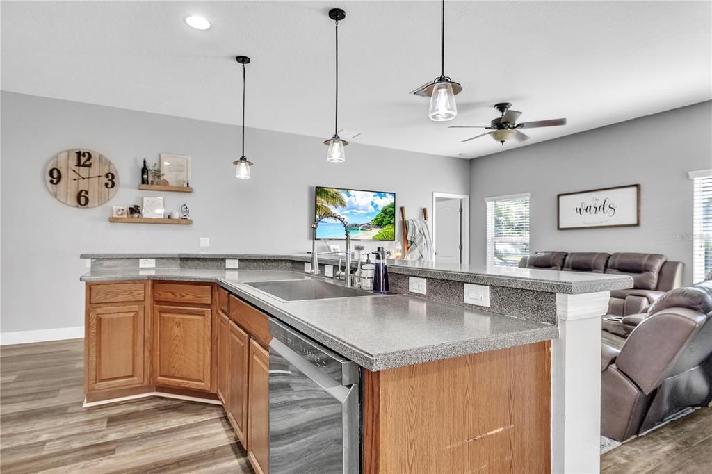 For Sale: $309,000 (4 beds, 2 baths, 1881 Square Feet)