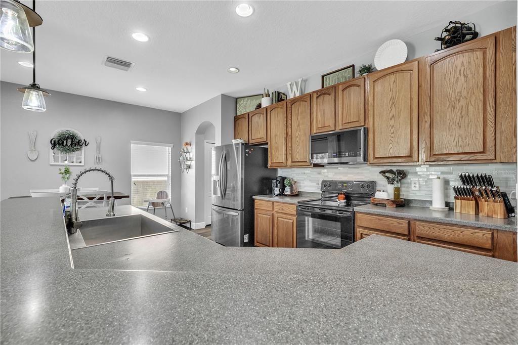 For Sale: $309,000 (4 beds, 2 baths, 1881 Square Feet)