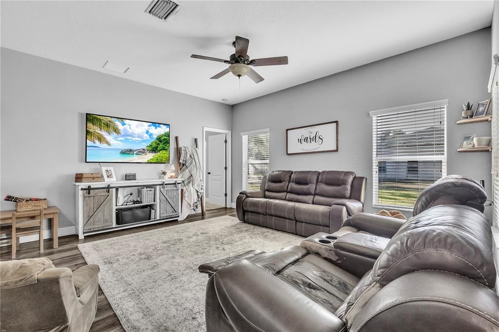 For Sale: $309,000 (4 beds, 2 baths, 1881 Square Feet)