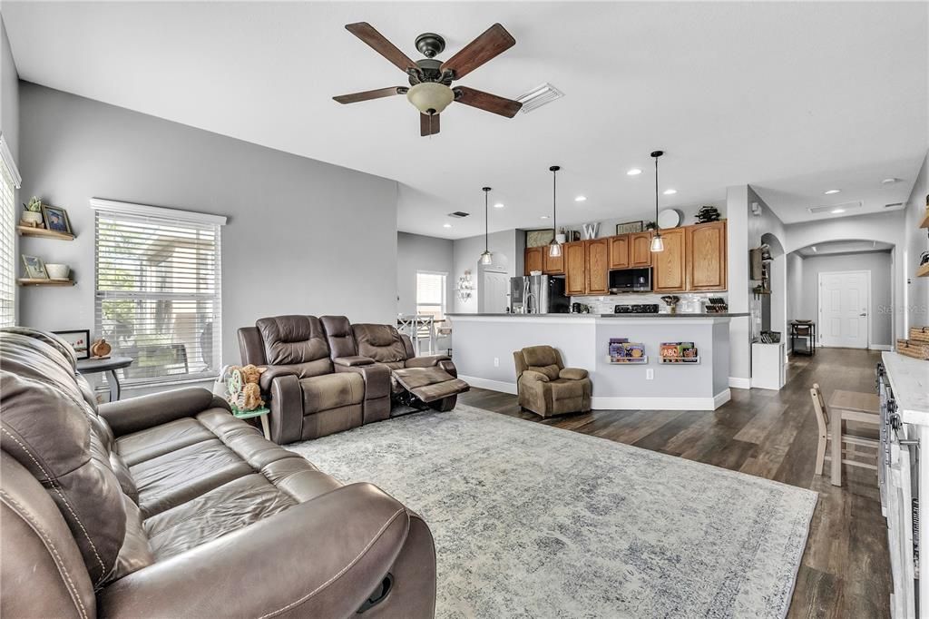 For Sale: $309,000 (4 beds, 2 baths, 1881 Square Feet)