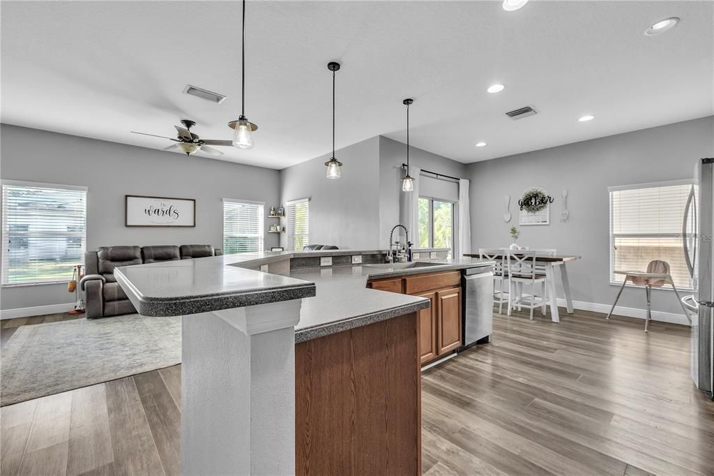 For Sale: $309,000 (4 beds, 2 baths, 1881 Square Feet)