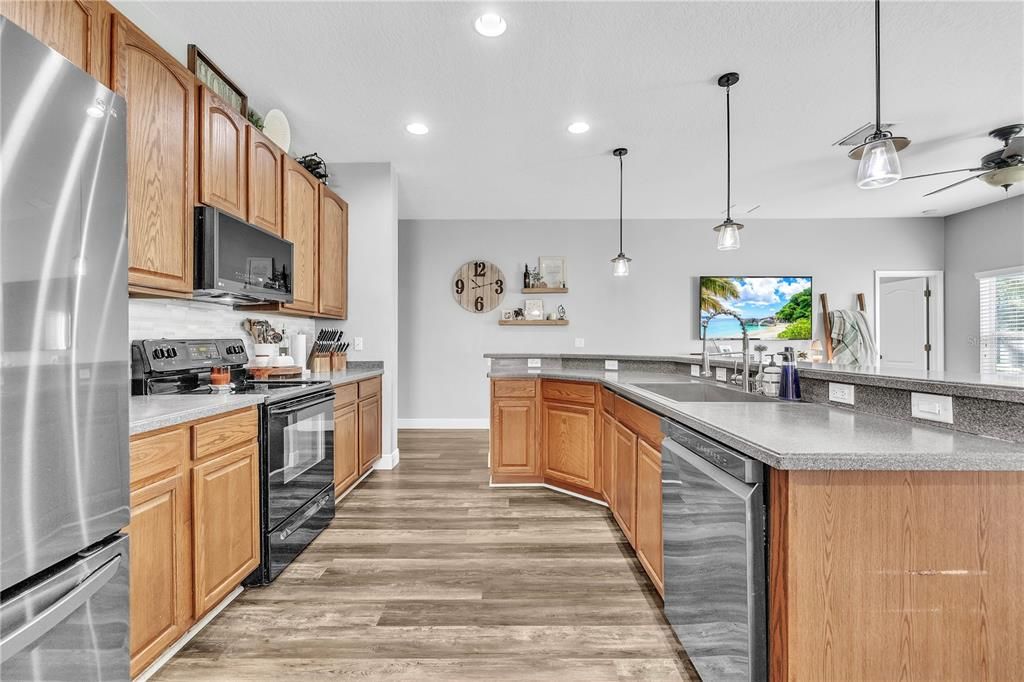 For Sale: $309,000 (4 beds, 2 baths, 1881 Square Feet)