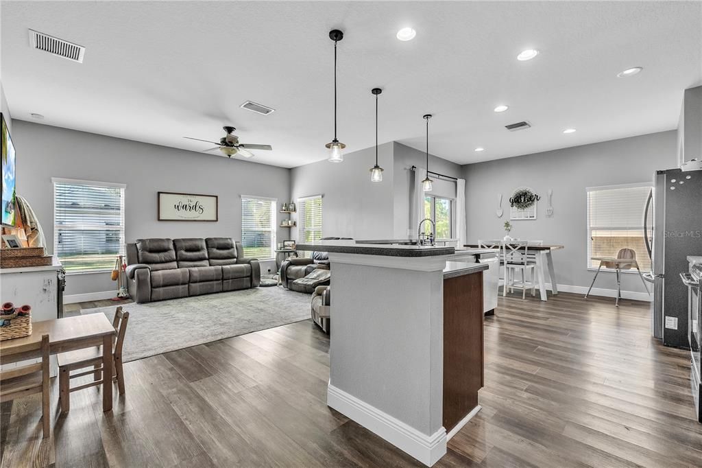 For Sale: $309,000 (4 beds, 2 baths, 1881 Square Feet)