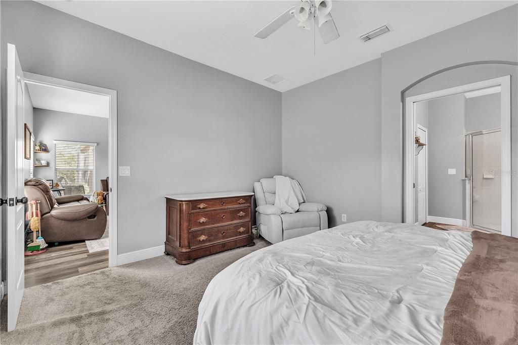 For Sale: $309,000 (4 beds, 2 baths, 1881 Square Feet)