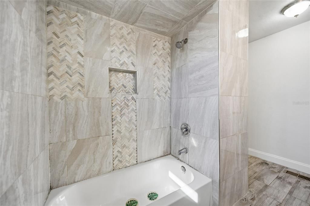 На продажу: $435,000 (5 спален, 3 ванн, 2454 Квадратных фут)