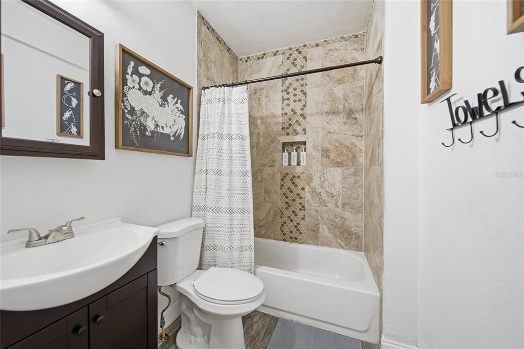 На продажу: $435,000 (5 спален, 3 ванн, 2454 Квадратных фут)