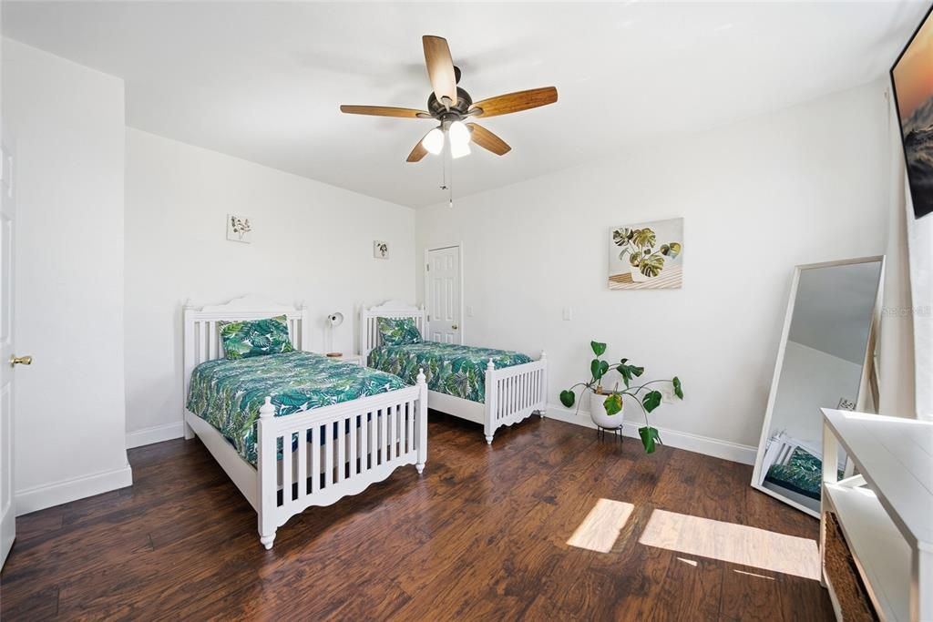 На продажу: $435,000 (5 спален, 3 ванн, 2454 Квадратных фут)