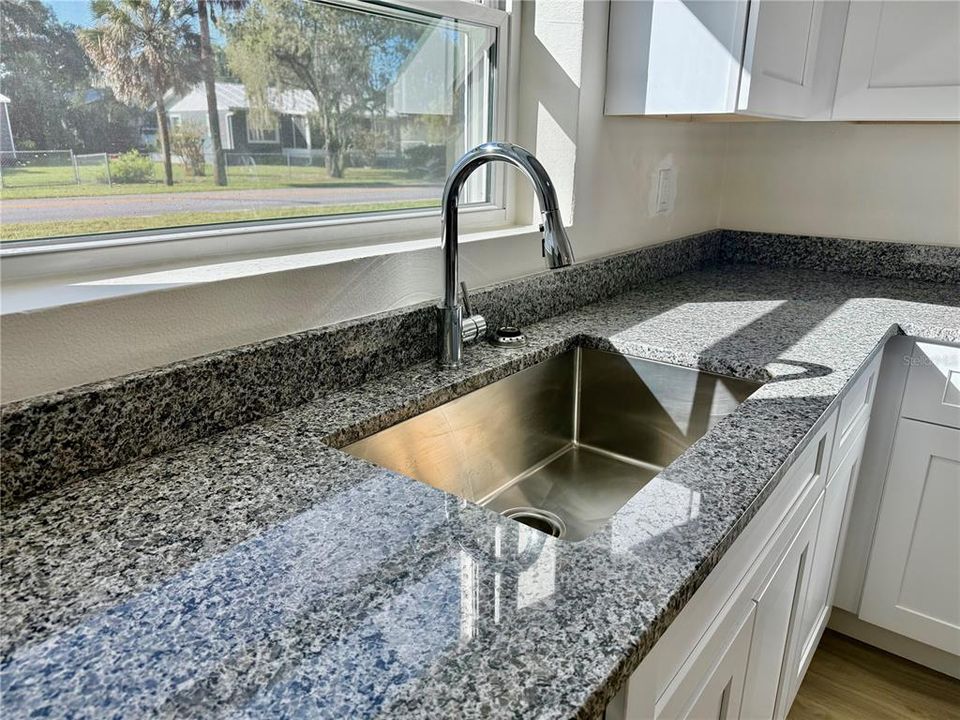 待售: $299,900 (4 贝兹, 2 浴室, 1614 平方英尺)