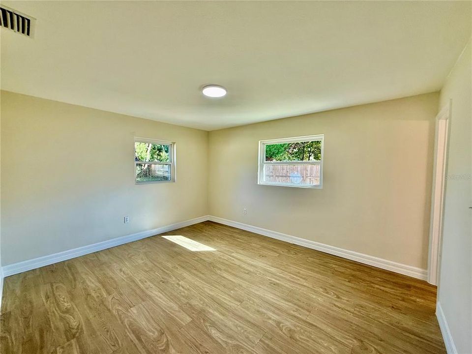 待售: $299,900 (4 贝兹, 2 浴室, 1614 平方英尺)