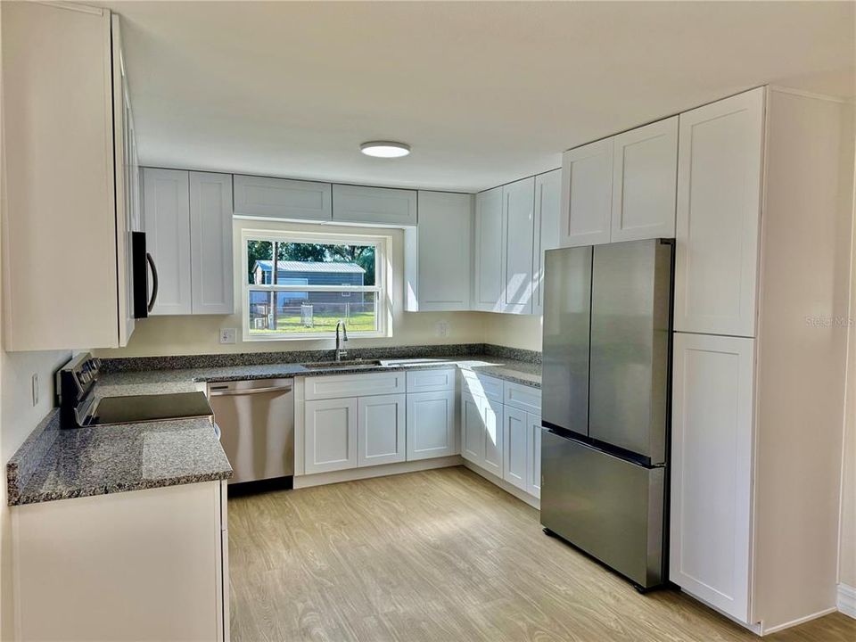 待售: $299,900 (4 贝兹, 2 浴室, 1614 平方英尺)