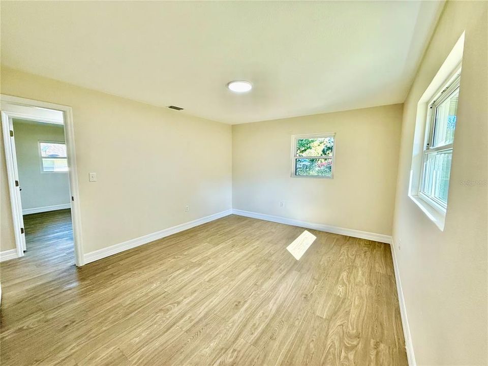 待售: $299,900 (4 贝兹, 2 浴室, 1614 平方英尺)