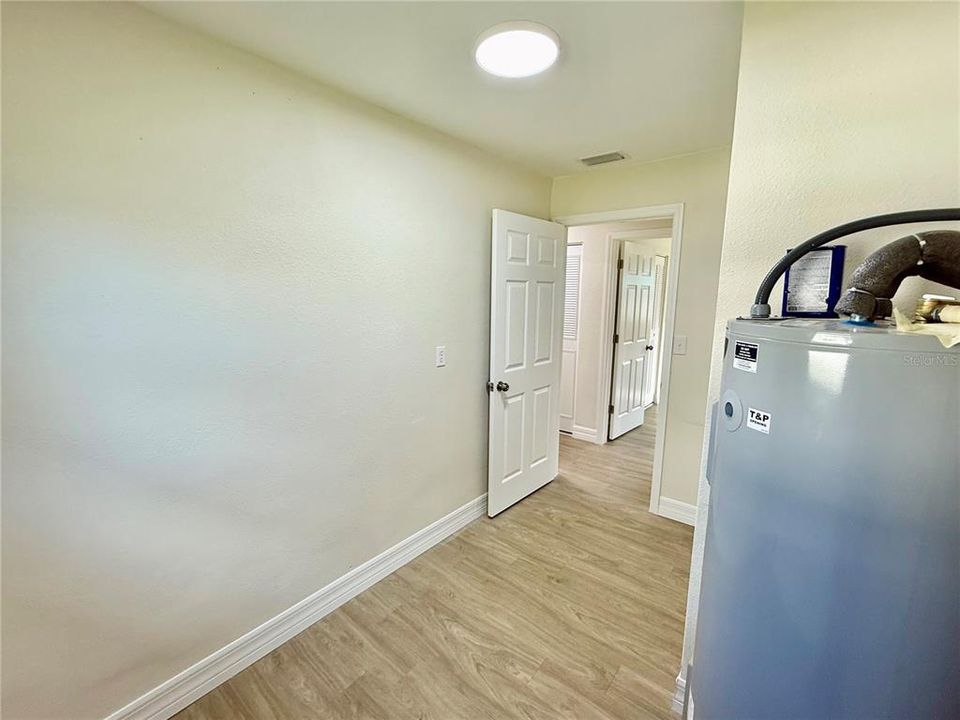 待售: $299,900 (4 贝兹, 2 浴室, 1614 平方英尺)