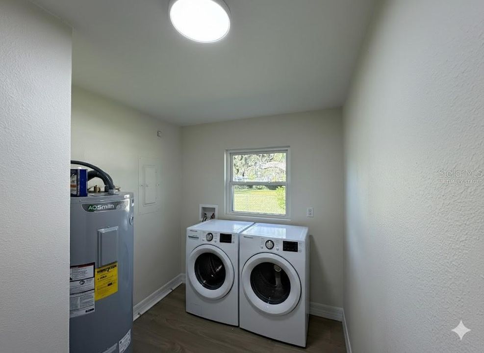 待售: $299,900 (4 贝兹, 2 浴室, 1614 平方英尺)