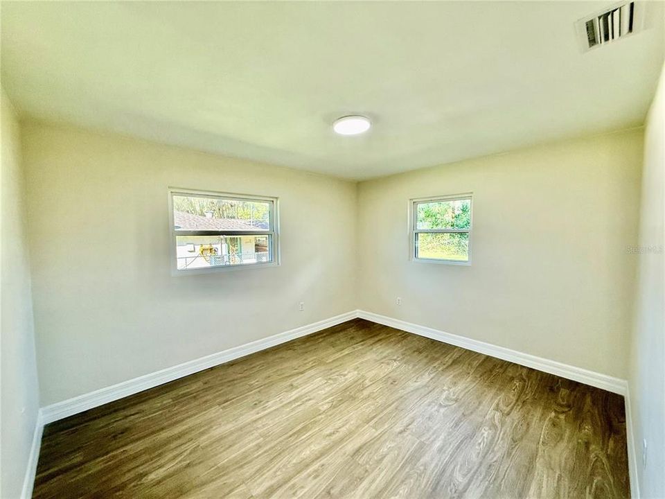 待售: $299,900 (4 贝兹, 2 浴室, 1614 平方英尺)