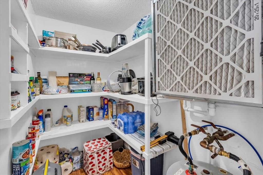 合同活跃: $125,000 (2 贝兹, 2 浴室, 902 平方英尺)