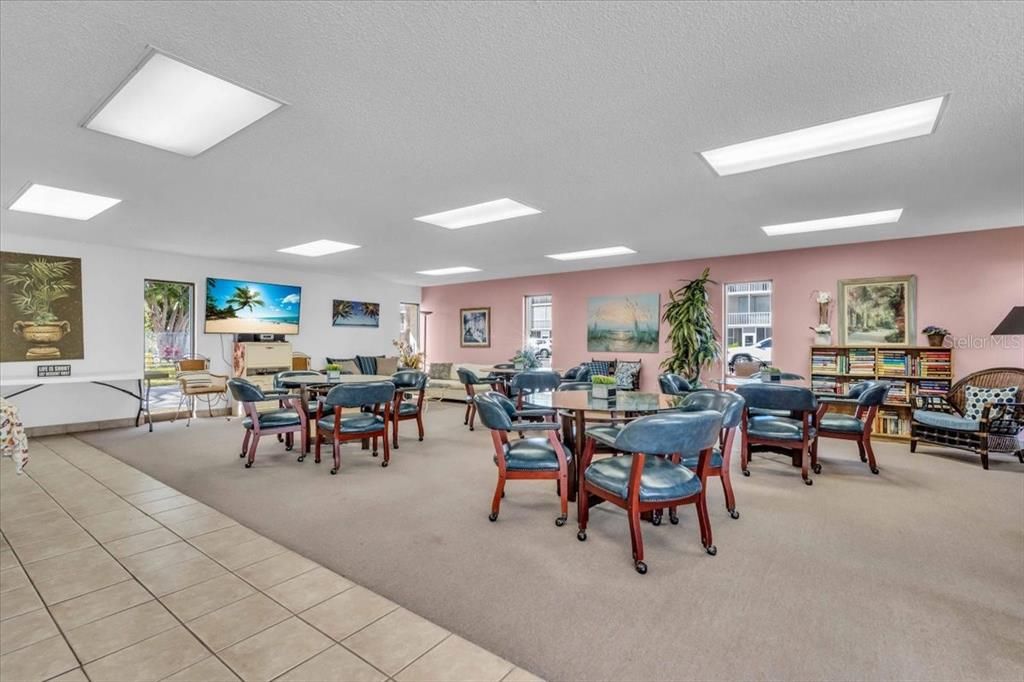 合同活跃: $125,000 (2 贝兹, 2 浴室, 902 平方英尺)