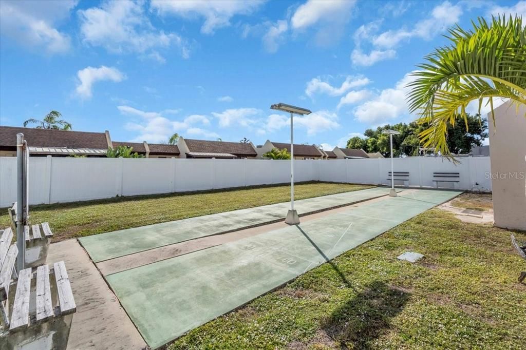 合同活跃: $125,000 (2 贝兹, 2 浴室, 902 平方英尺)