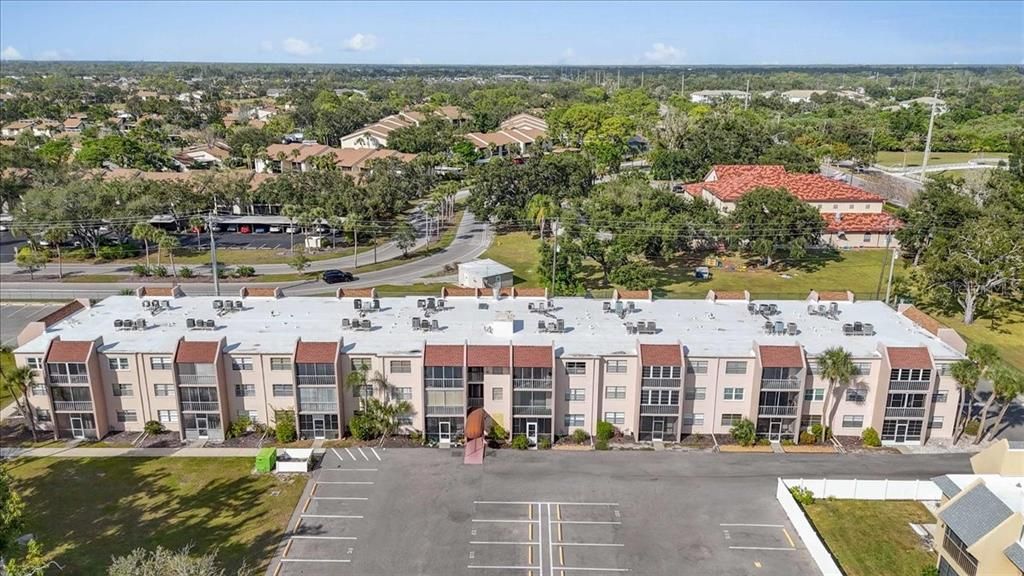 合同活跃: $125,000 (2 贝兹, 2 浴室, 902 平方英尺)