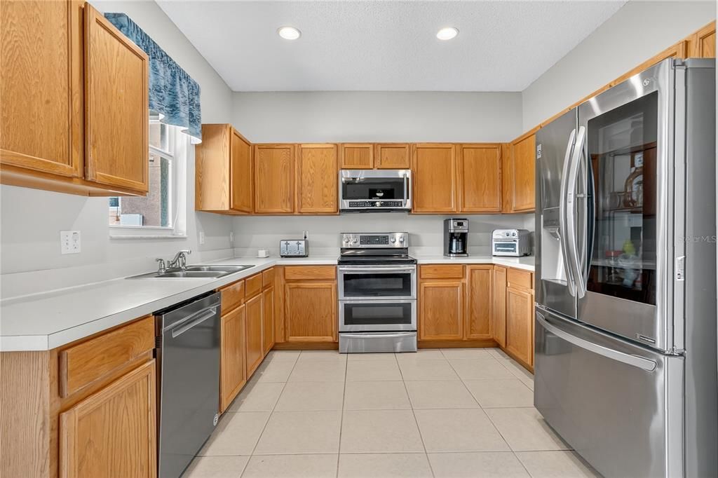 For Sale: $530,000 (4 beds, 2 baths, 2345 Square Feet)