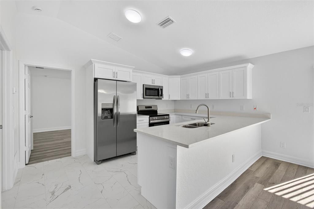 合同活跃: $309,900 (3 贝兹, 2 浴室, 1310 平方英尺)