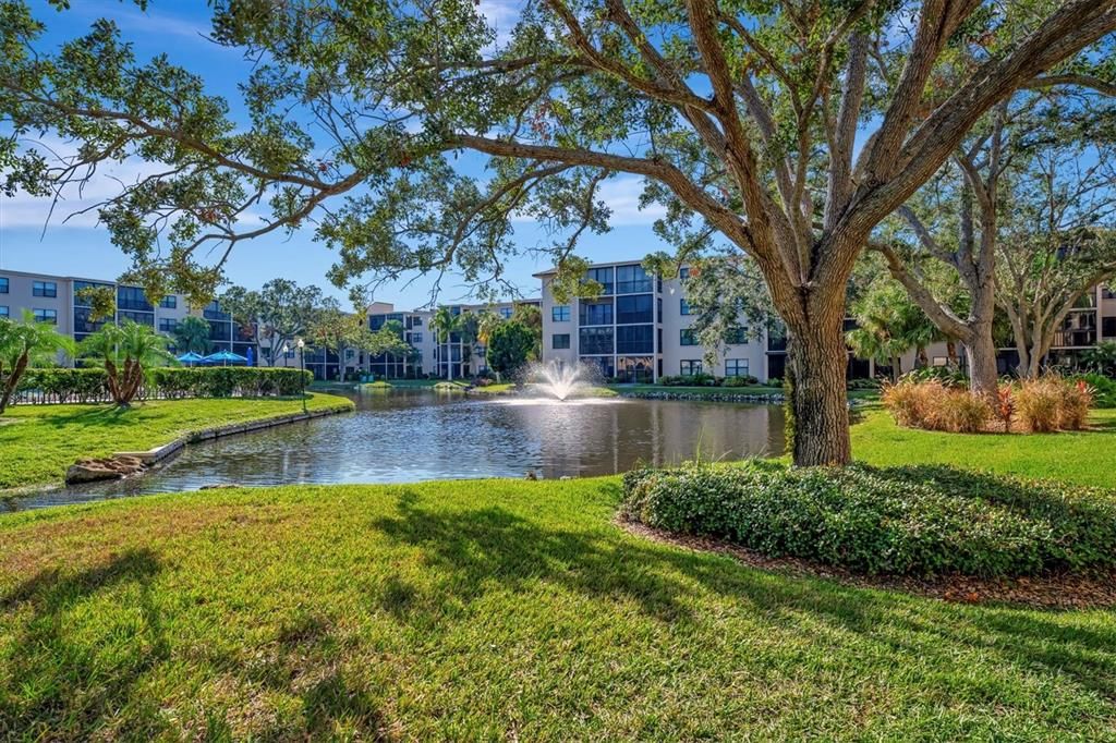 For Sale: $185,000 (1 beds, 1 baths, 924 Square Feet)