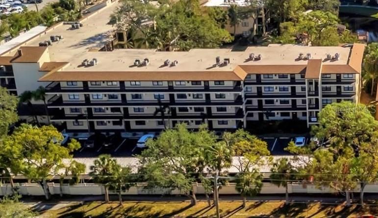 For Sale: $185,000 (1 beds, 1 baths, 924 Square Feet)