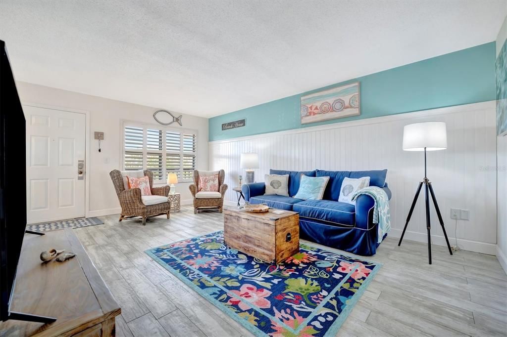 For Sale: $185,000 (1 beds, 1 baths, 924 Square Feet)