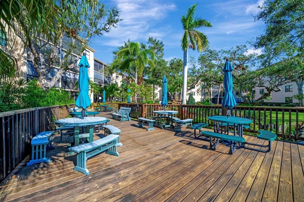 For Sale: $185,000 (1 beds, 1 baths, 924 Square Feet)