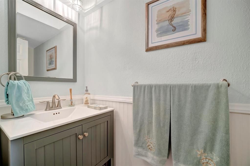 For Sale: $185,000 (1 beds, 1 baths, 924 Square Feet)