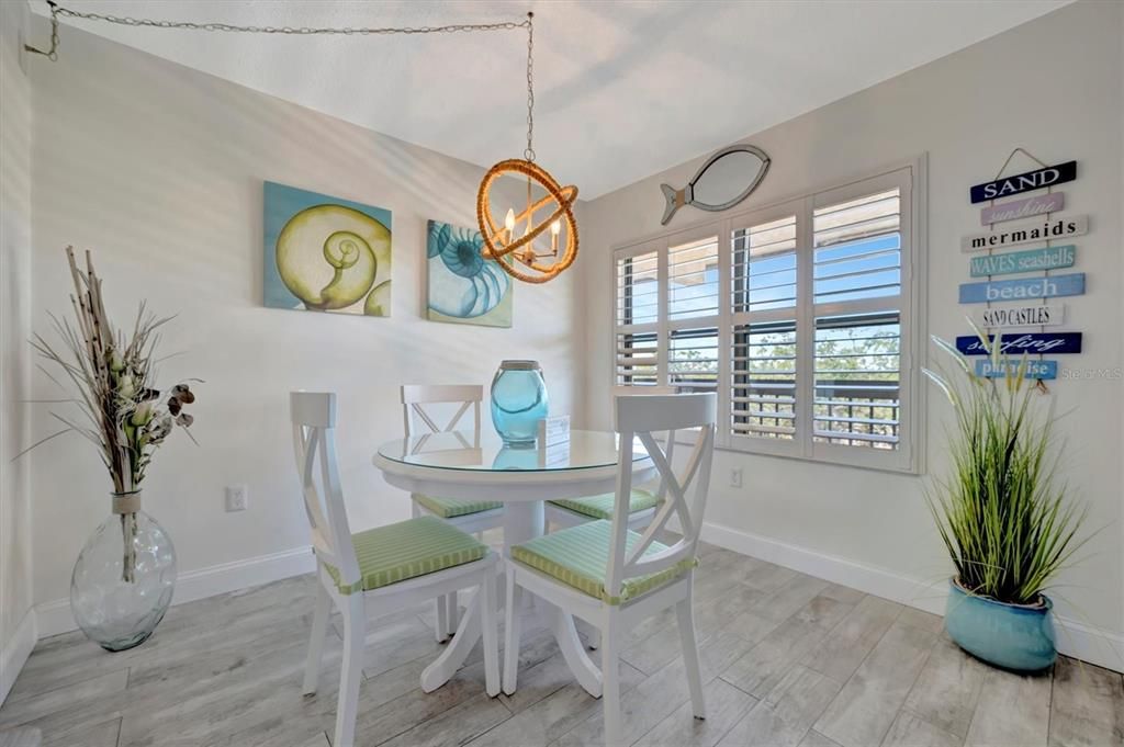 For Sale: $185,000 (1 beds, 1 baths, 924 Square Feet)