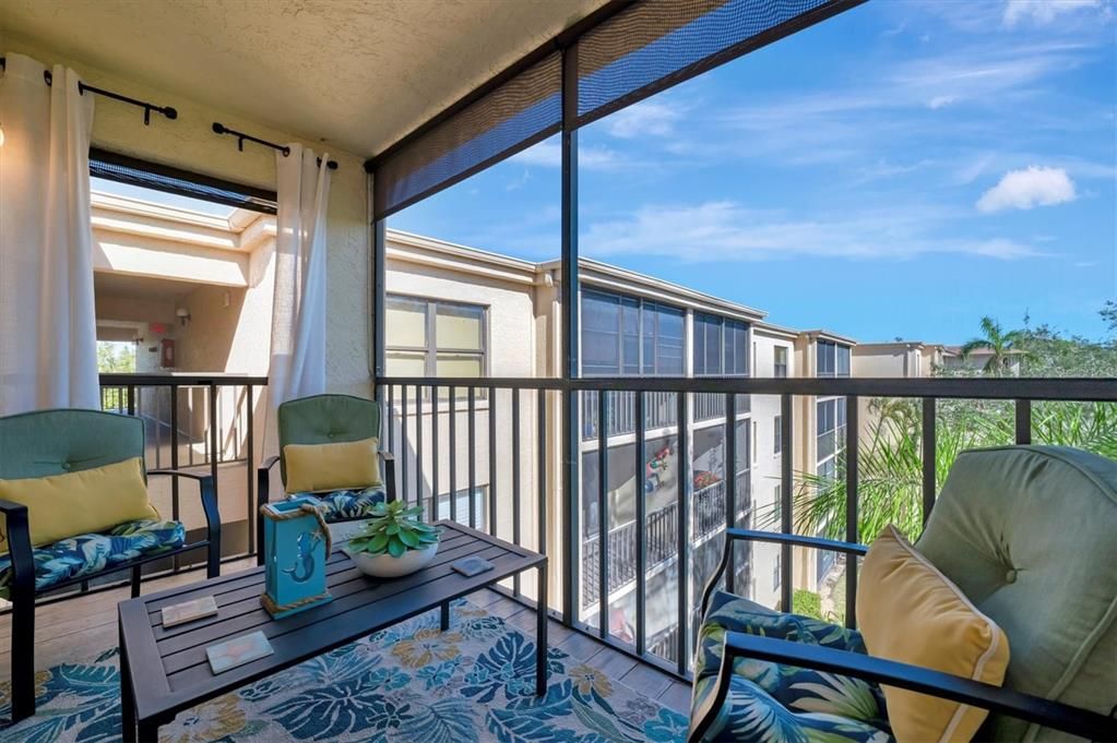 For Sale: $185,000 (1 beds, 1 baths, 924 Square Feet)