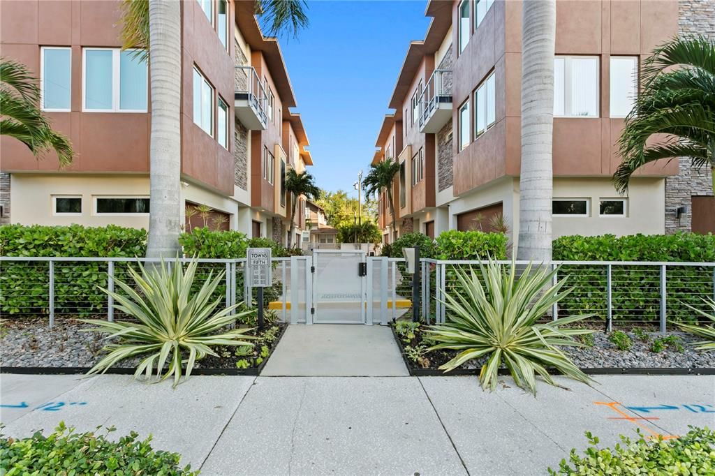 待售: $1,695,000 (2 贝兹, 2 浴室, 2619 平方英尺)