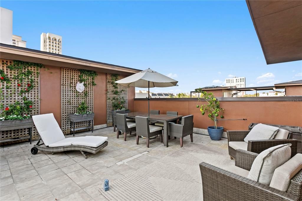 待售: $1,695,000 (2 贝兹, 2 浴室, 2619 平方英尺)