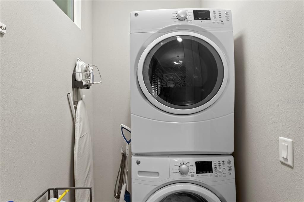 待售: $1,695,000 (2 贝兹, 2 浴室, 2619 平方英尺)