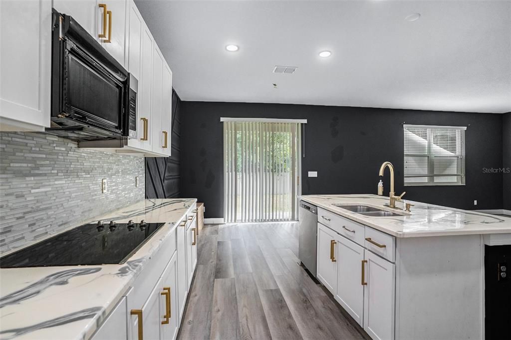 En Venta: $404,000 (5 camas, 3 baños, 2641 Pies cuadrados)