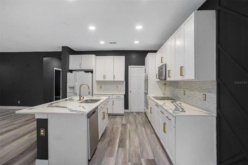 En Venta: $404,000 (5 camas, 3 baños, 2641 Pies cuadrados)